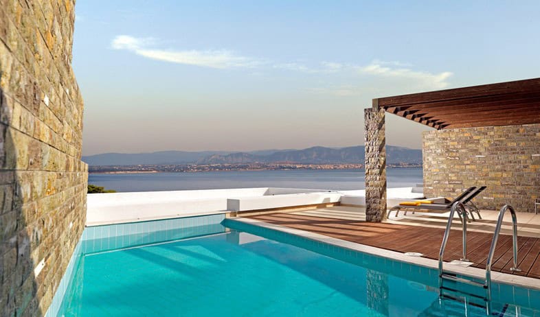 בריכה במלון לוטראקי יוון